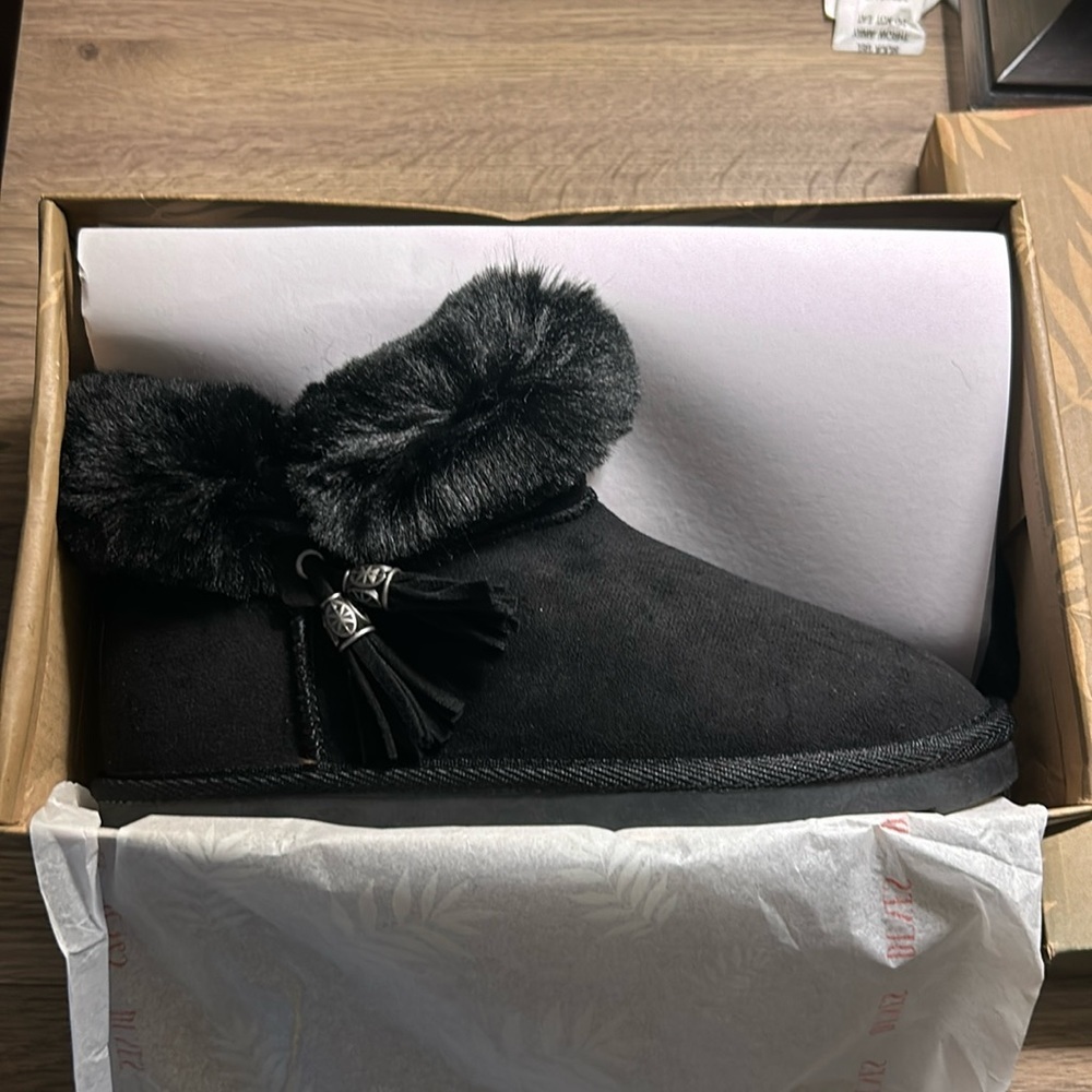 Dunes Women's Lennon Faux Fur bootie +Memory Foam